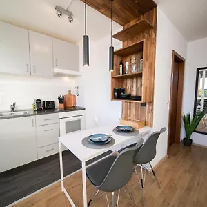 https://studio-white-central-balcony-fair-kitchen.topcolognehotels.com