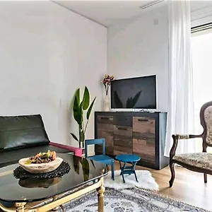 https://schickes-appartment-mit-flussblick-am-medienhafen.topcolognehotels.com
